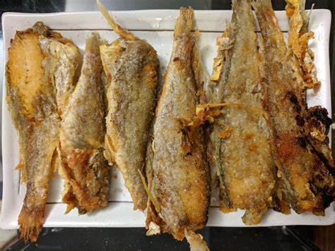 Simple Meals - Pan-fried Small Yellow Croaker Recipe | Croaker recipe ...