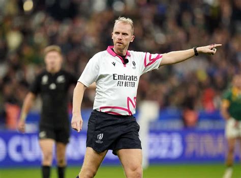 Rugby World Cup final referee Wayne Barnes announces retirement | NewsChain