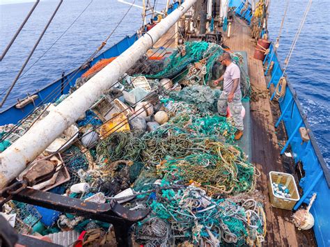 Ocean Cleanup Crew Collected 103 Tons of Ocean Plastic From GPGP