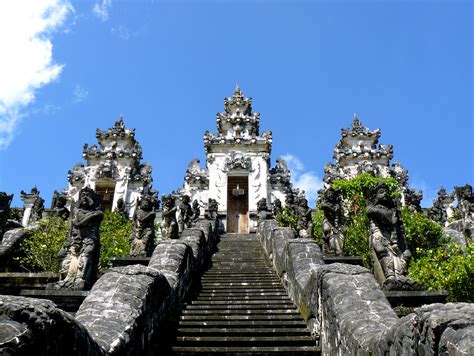 Pura-Lempuyang-in-Bali