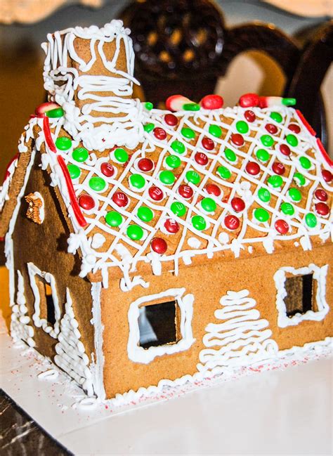 Gingerbread House Icing – The Everything Housewife