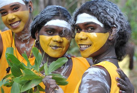 Adventure in Culture - Women’s Tour of Yolŋu Homeland, East Arnhem Land ...