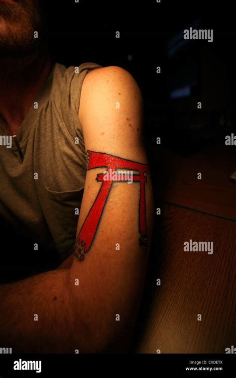 Torii gate tattoo on man's upper arm Stock Photo - Alamy