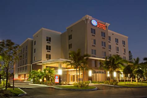 Exterior Photos - Comfort Suites Miami Airport