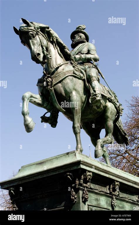 Willem van oranje statue hi-res stock photography and images - Alamy