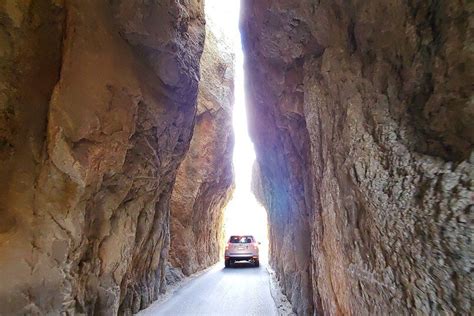 South Dakota tunnel! Needles Eye Tunnel narrow one-lane road?! What's ...