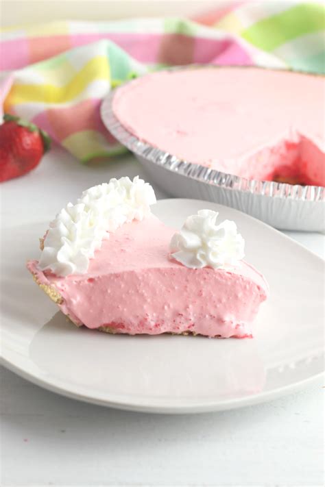 Strawberry Jello Cool Whip Pie - BubbaPie