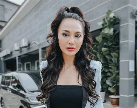 Berhenti gelar artis Malaysia 'sampah' - Nadia Brian - Kosmo Digital