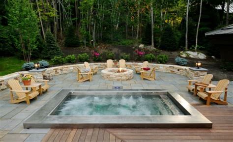 30 Stunning Garden Hot Tub Designs