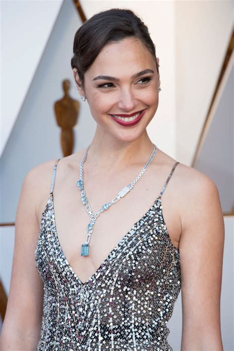 Gal Gadot – Oscars 2018 Red Carpet • CelebMafia