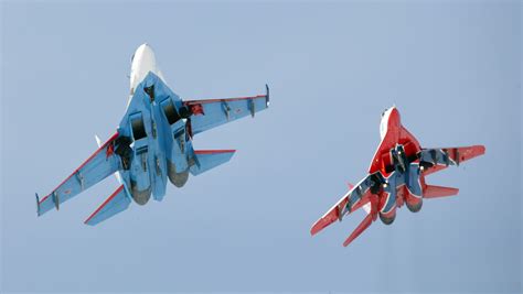 aircraft design - Why is the Su-27 so much larger than the MiG-29 ...