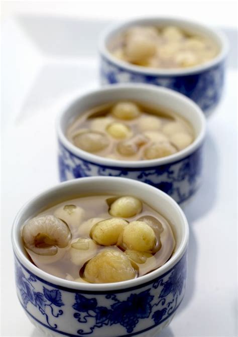 Recipe For Vietnamese Dessert with Lotus Seeds and Longans: Chè Sen ...