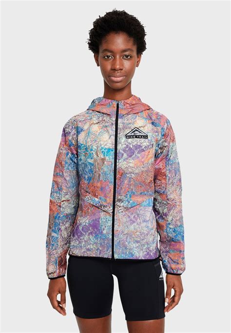 Buy Nike prints Reflective Windrunner Jacket for Kids in Riyadh, Jeddah