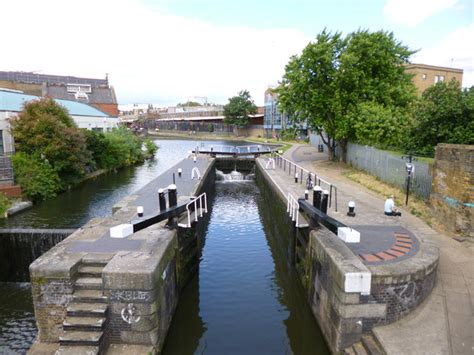 Camden Town, canal lock © Mike Faherty cc-by-sa/2.0 :: Geograph Britain ...