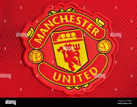 Man utd logo on shirt hi-res stock photography and images - Alamy