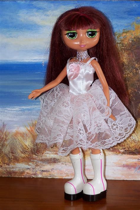 Lizzie's Arty Crafty 'n Dolls: Dolls! Third Diva Starz Makeover Done