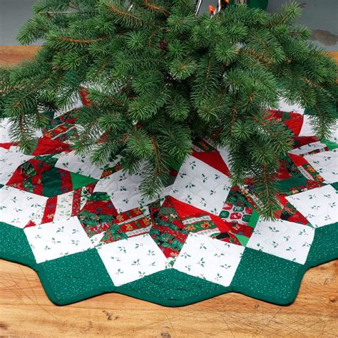 Christmas Tree Skirt Pattern and More Easy DIY Ideas | Taste of Home