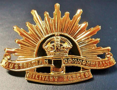 AUSTRALIAN ANZAC WW1 & WW2 RISING SUN GOLDEN UNIFORM HAT OR CAP BADGE ...