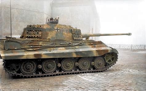 WWII tank photos revealed in amazing colour | Daily Mail Online