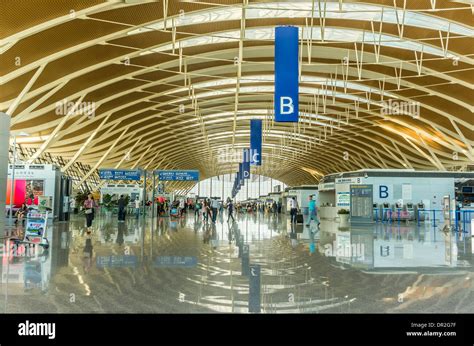 Interior of Shanghai Pudong International Airport Stock Photo - Alamy