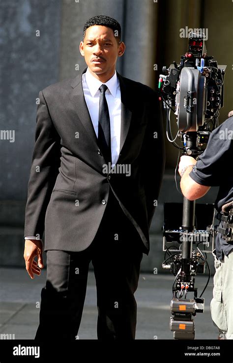 Will Smith shooting on location for MIB III (Men In Black 3) at Battery ...