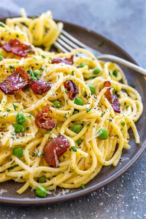 Easy Pasta Carbonara Recipe | therecipecritic