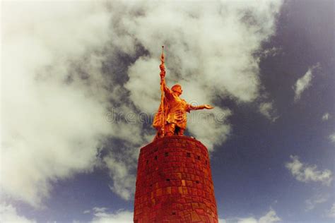 Golden Statue of Inca Emperor Pachacuti in Cusco, Peru Editorial ...