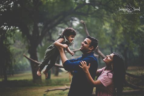 What to wear to a Family Photoshoot ? - Photography by Somya Sood