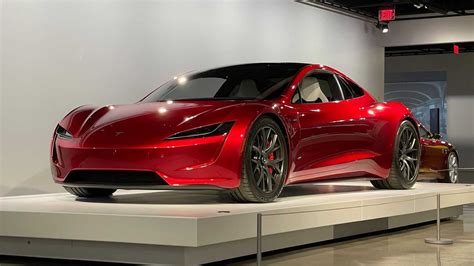 Tesla Roadster em exposição revela '0 a 100 km/h' em 1,1 segundo