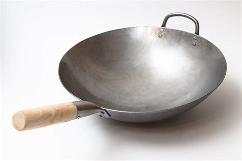 Craft Wok Traditional Hand Hammered Carbon Steel Pow Wok with Wooden ...