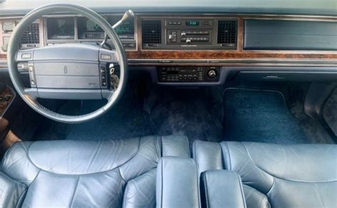 36k Mile Signature Series: 1990 Lincoln Town Car | Barn Finds