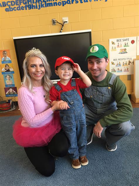 Luigi And Princess Daisy Costumes