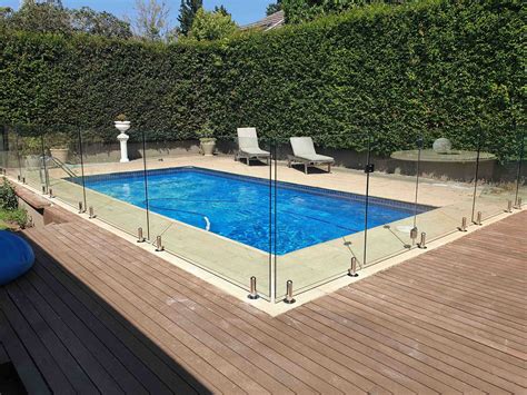 Benefits of Choosing Glass Pool Fencing in Melbourne