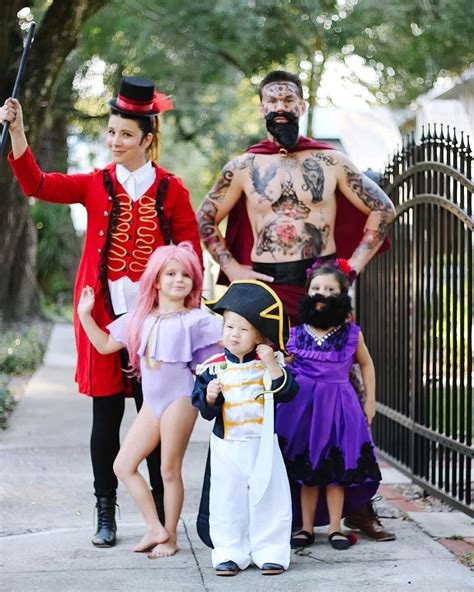 Greatest Showman Family Halloween Costumes - With the Blinks