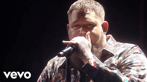 Rag'n'Bone Man - Skin (Live from the BRITs 2018) ft. Jorja Smith - YouTube