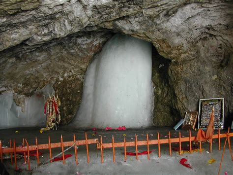 Amarnath Cave Yatra: Pilgrimage Tours in India | Insight India : A ...