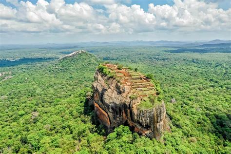 Ultimate Guide to the Sigiriya Lion Rock in Sri Lanka