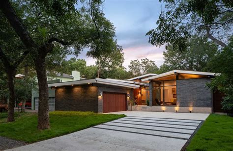 Inside an inspiring midcentury modern in Texas boasting light-filled ...