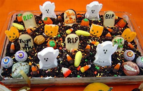 Spooktacular Halloween Graveyard Cake | Halloween Land