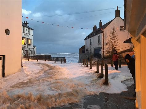 Tidal Surge at Bay | Whitby, Places, North yorkshire