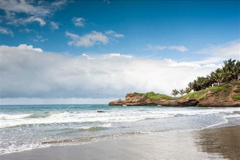 11 Best Beaches in ECUADOR to Explore in 2023 (Picks by Locals!)