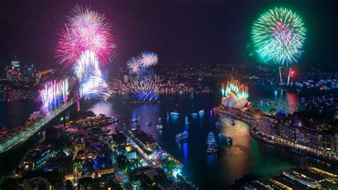 Sydney Harbour Midnight Fireworks | Sydney New Year's Eve 2019 - YouTube