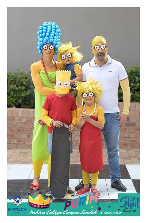 Simpsons family dress-up | Simpsons costumes, Simpsons halloween, Cute ...