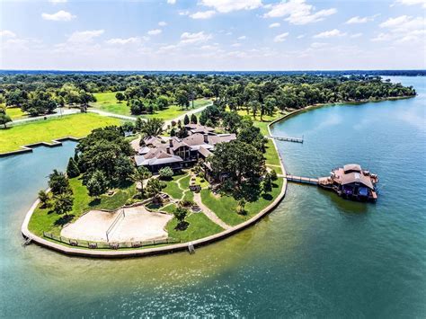 CROWN JEWEL OF CEDAR CREEK LAKE IN TEXAS | Texas Luxury Homes ...