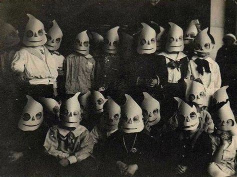 Creepy Halloween Costumes From The Past | Brain Berries