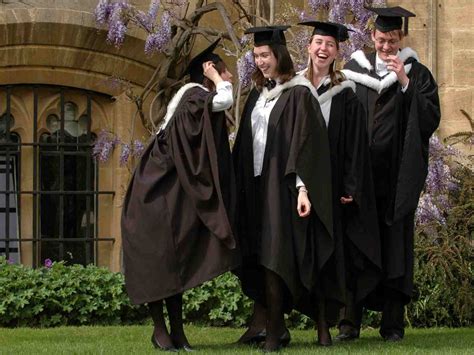 Cambridge-University-Graduates - Footprints Tours