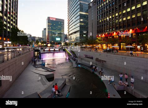 Cheonggyecheon River in Seoul Stock Photo - Alamy