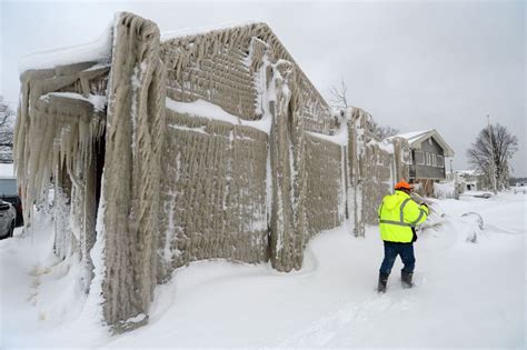 The deadliest storm in decades: With warming, snowbound Buffalo braces ...