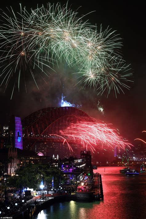 New Year's Eve 2020: Sydney's midnight firework spectacular goes ahead ...