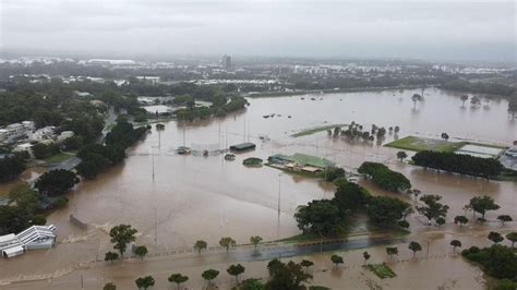 Photos of Gold Coast flooding as severe weather system moves south ...